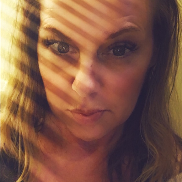 Meet your Posher, Tricia - Picture 2 of 3